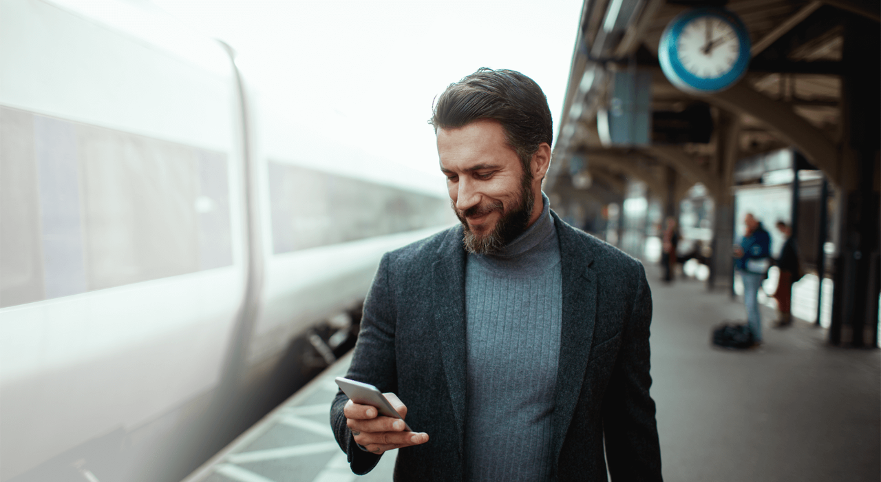 Homme dans une gare